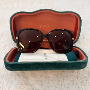 New, never worn Gucci oversized sunglasses